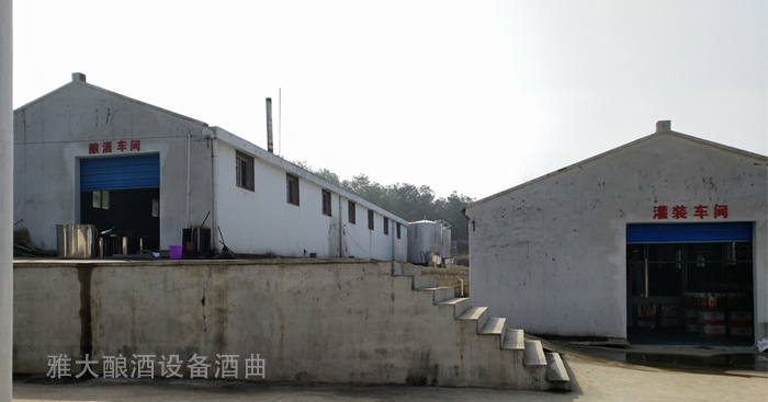 927雅大學員引進大型釀酒設(shè)備，擴大酒廠規(guī)模.jpg