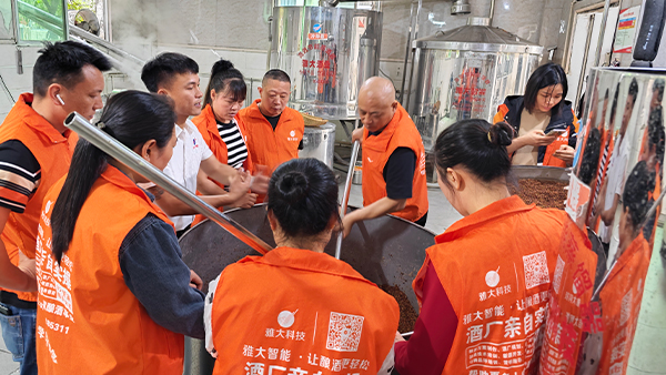 用小型酒廠釀酒設(shè)備開酒坊，釀酒技術(shù)重要還是銷售能力重要？