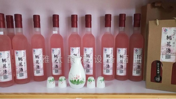 桃花源不僅桃花美，用熟料釀酒設(shè)備釀造的桃花酒更美