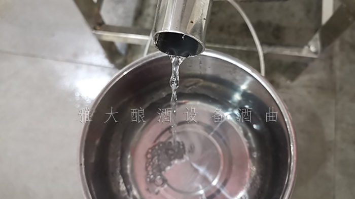 11.26小型白酒釀酒設(shè)備出酒度數(shù)太高，怎么降度好.png