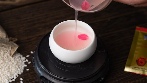 釀一壇美味桃花糯米酒，封存春天的味道