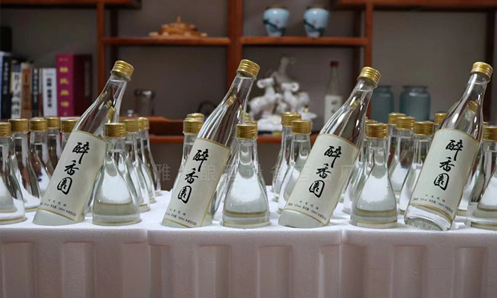 用純糧釀酒設(shè)備開酒坊<div id= 用純糧釀酒設(shè)備開酒坊,要有自己的商標(biāo)