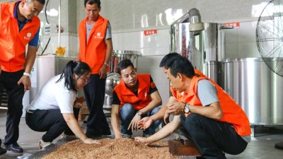 8.12在雅大實操釀酒技術(shù)-縮.jpg