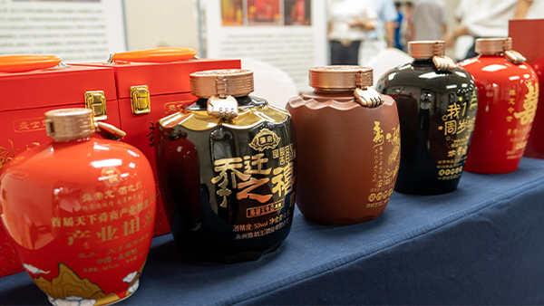 小鎮(zhèn)酒坊靠純糧婚宴定制酒，春節(jié)期間爆單3萬(wàn)