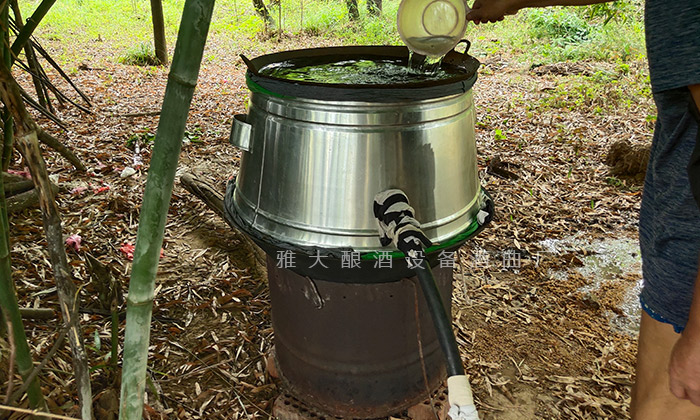 簡易傳統(tǒng)釀酒設備.jpg
