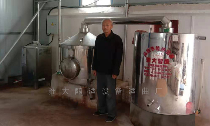 楊叔用蒸餾釀酒設備創(chuàng)業(yè)