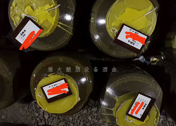私人定制洞藏酒，每一壇上都寫上顧客的名字